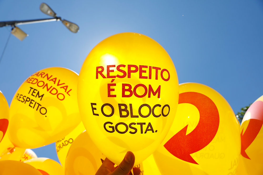 Skol distribui ‘Apito de Respeito’ no Carnaval para combater assédio