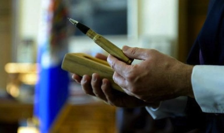 Campanha Transforma Balas Reais em Canetas Contra a Guerra