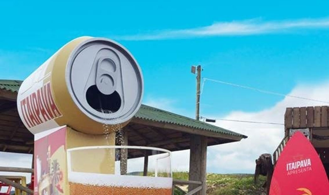 Itaipava instala ‘chuveiro de cerveja’ em praias